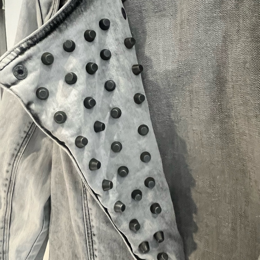 Romeo and Juliet Couture Gray Studded Jean Women's Jacket - Picture 7 of 8